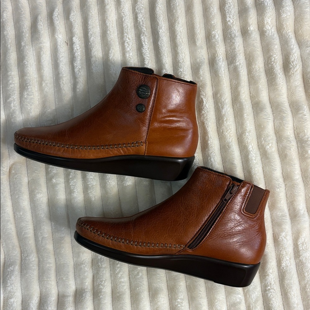 SAS Jade Leather Zip Bootie - Picture 4 of 9